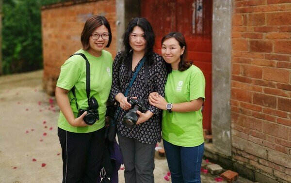 Reese与乐施会人员在麻风村做完最后一个家访后合照。